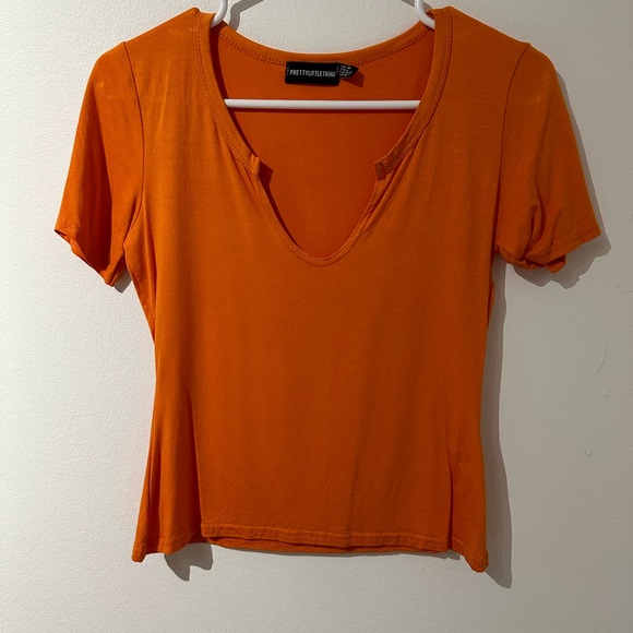 PrettyLittleThing Orange V-Neck T-shirt - Picture 1 of 3